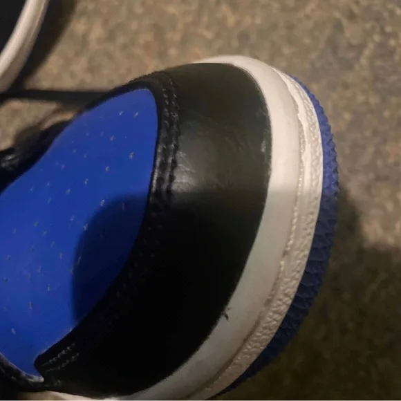 Air Jordan 1 Mid ‘Black Hyper Royal’ - Picture 7 of 9